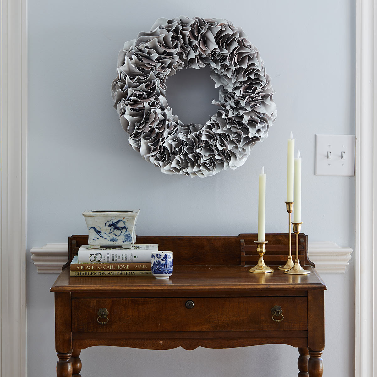 White Lacquer Wreath